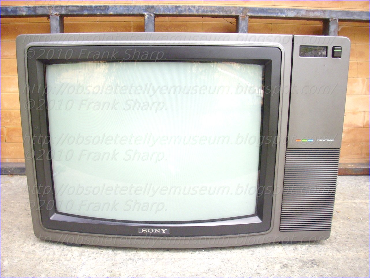 Obsolete Technology Tellye !: SONY KV-2204ET YEAR 1979.