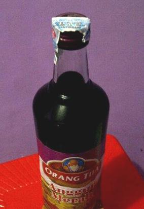 Gambar Botol Minuman Keras Anggur Merah