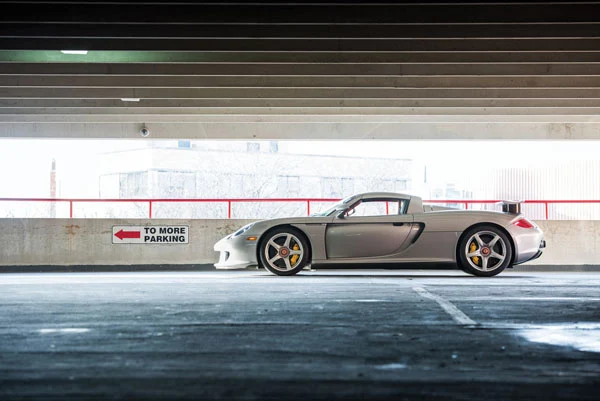 Porsche Carrera GT Goes To Auctions