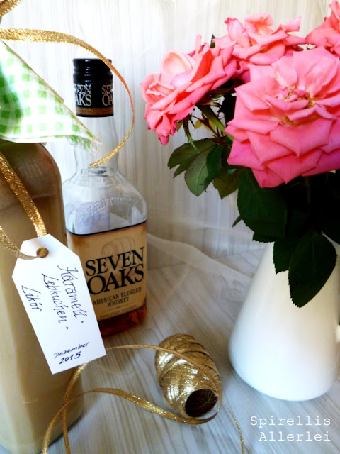 Wir Blogger sind ja ein umtriebiges Volk - so auch ich. Ich bin nicht nur in ein oder zwei Facebook- und Google+ Gruppen, sondern...ach egal. Auf alle Fälle veranstalten nun ein paar Mädels - unter anderem ich ;) - eine kleine WeihnachtsBlogparade. Und ihr seid herzlich dazu eingeladen! Stöbert doch mal über die anderen Blogs und deren super Ideen - ihr findet mit Garantie noch eine Anregung für Weihnachten! Bereits gestern gab es bei Lisa von Lebenslounge den Auftakt mit einem wirklich hübschen Kerzlein - und nun kommt von mir der passende Trunk dazu. Prost :)