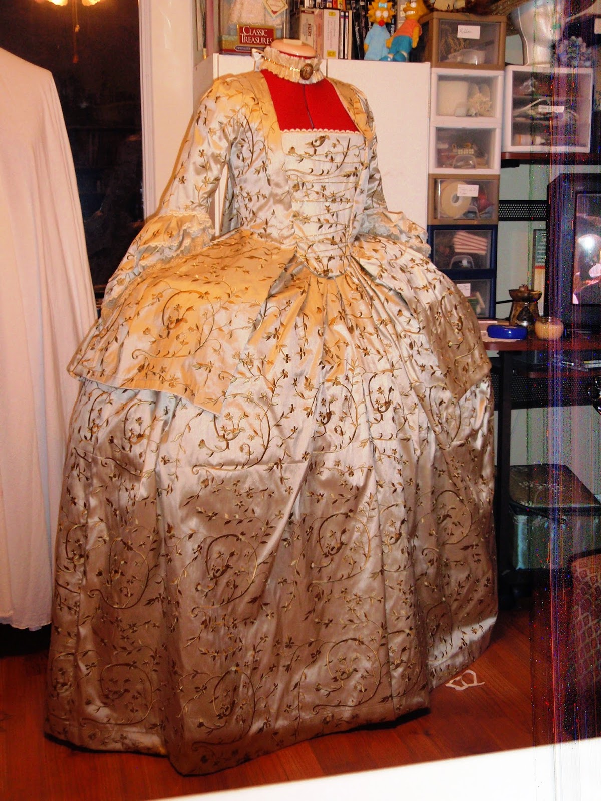 The Antique Sewist: 1760s Robe a la Francaise - Pet en l'air