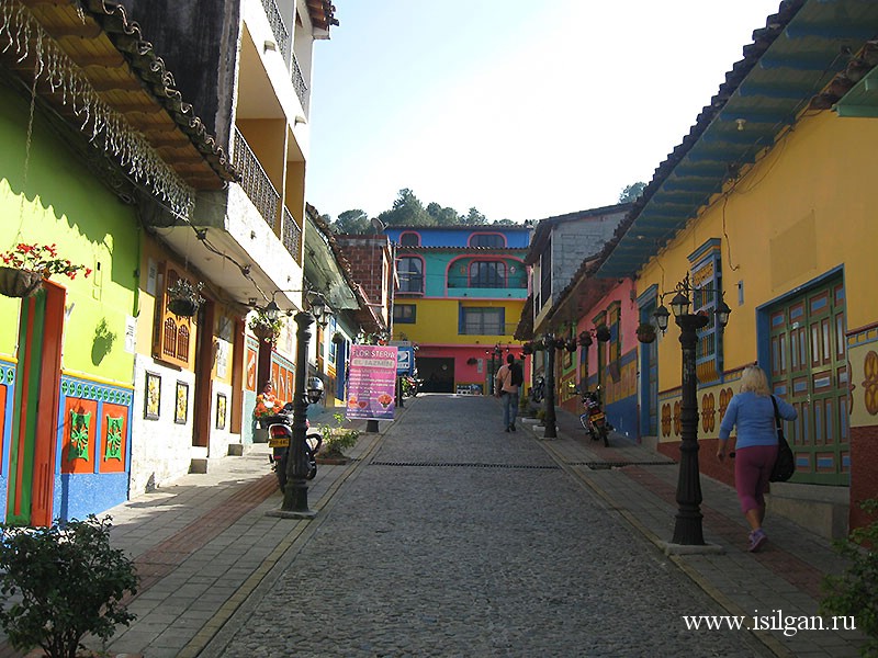 Городок Гуатапе. Колумбия