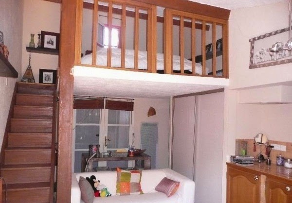 Apartment with a mezzanine bedroom