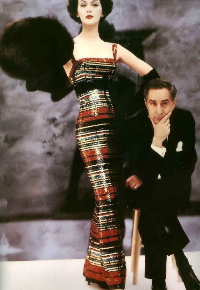 archistar on X: Linda Harper Louis Vuitton. LV 1950's Mid 1950s,  Manhattan, NYC ,USA Fashion model Linda #Greenwich Village.  #FashionAdvertising. #Photo William Helburn  / X