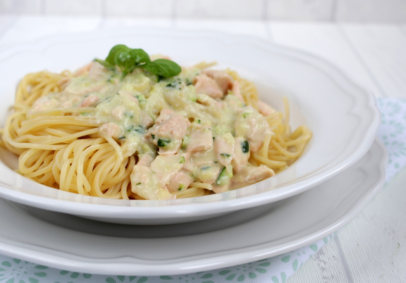 Spaghetti mit Lachs-Sahne-Sauce – Food with Love – Thermomix Rezepte ...