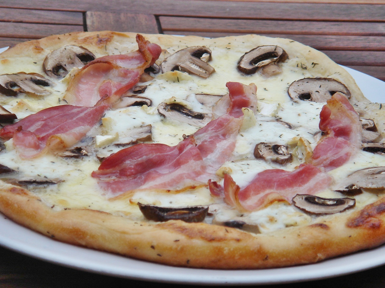 Nem vagyok mesterszakács: Gombás pizza szalonnával, kétféle sajttal ...