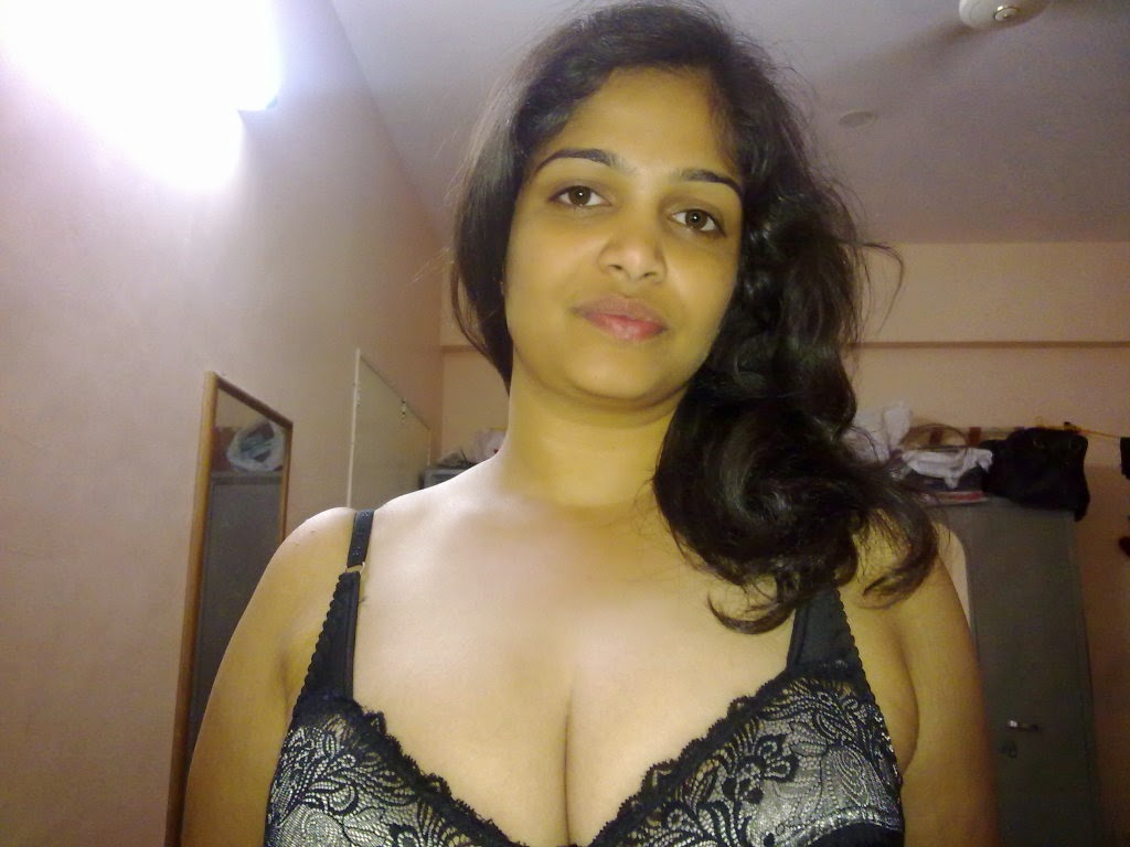Hot And Sexy Desi Girls And Aunties Pictures Desi In Bra Collection 13