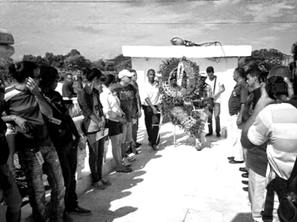 Consejo Martiano  deposita Ofrenda floral ante Obelisco a José Martí (20 de mayo de 2016)