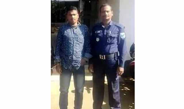 Releasing the name of UNO in Sakhipur, the extortionist arrested সখীপুরে ইউএনও’র নাম ভাঙ্গিয়ে চাঁদা আদায়কারী প্রতারক গ্রেফতার