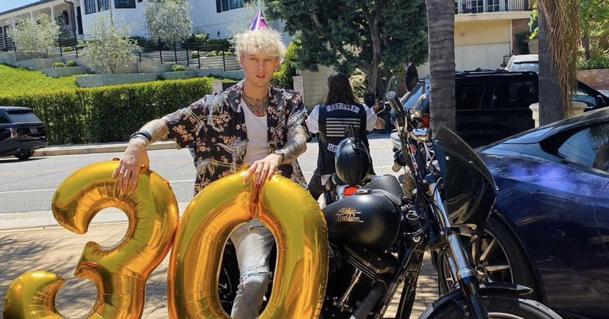 1200px x 630px - Machine Gun Kelly & Travis Barker Share Socially Distant \