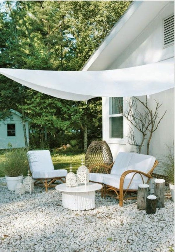 Relax in the seating area in the garden!