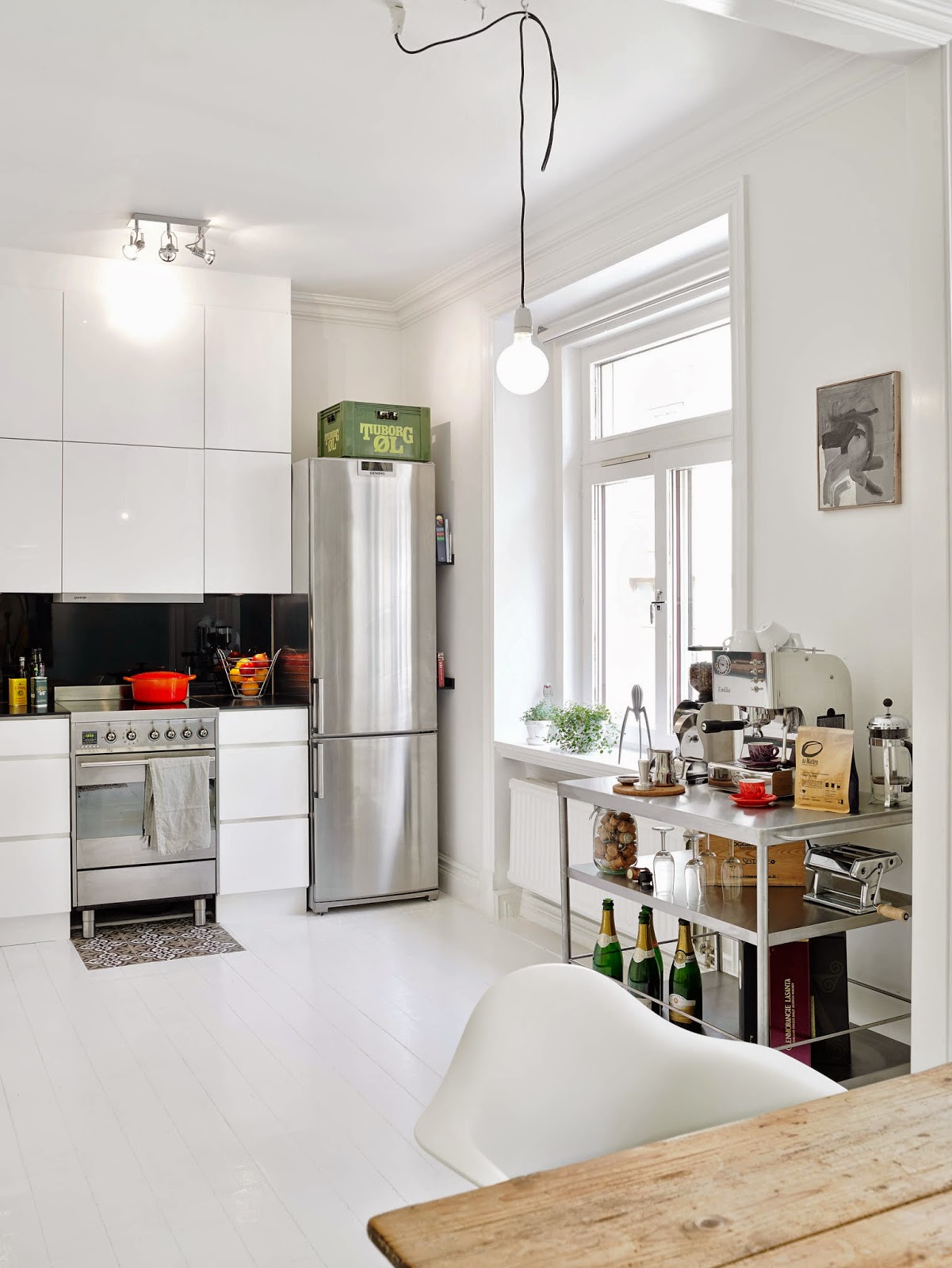 Image showcasing my scandinavian home: A lovely Gothenburg apartment with eclectic pieces