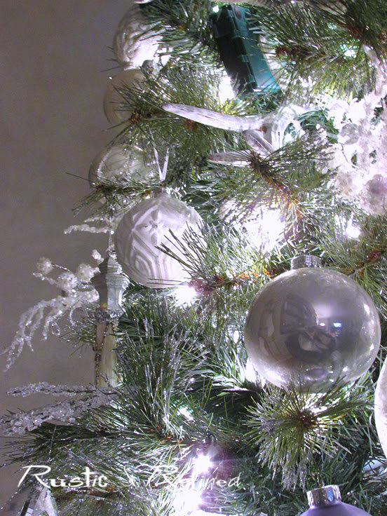 How to put ornaments on a christmas tree