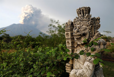 Bali: Aeroporto vai reabrir após mudança de direção da cinza vulcânica
