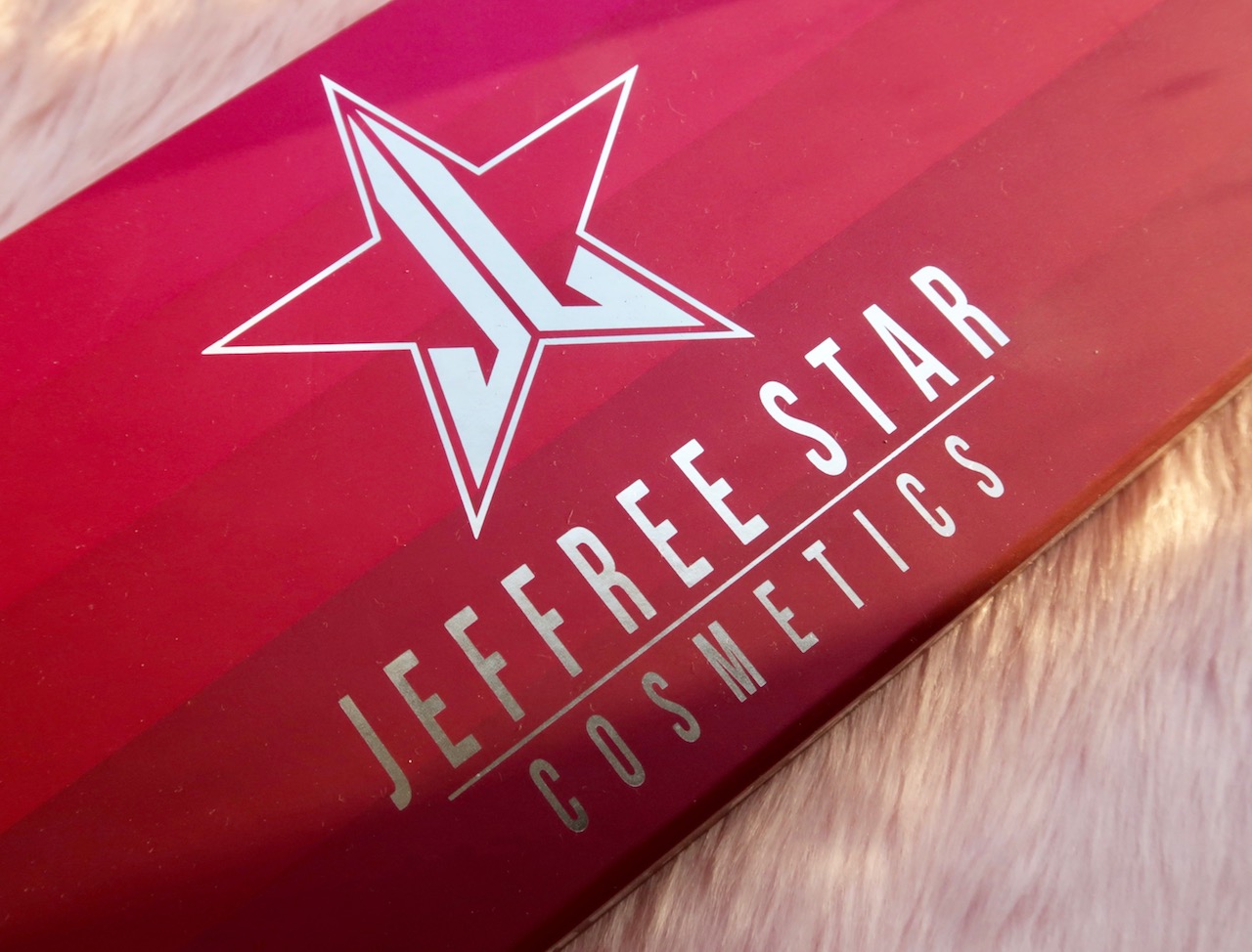 Jeffree Star Cosmetics Now In Ph Velour Liquid Lipstick Mini Pink And Red Bundle Review And Swatch The Beauty Junkee