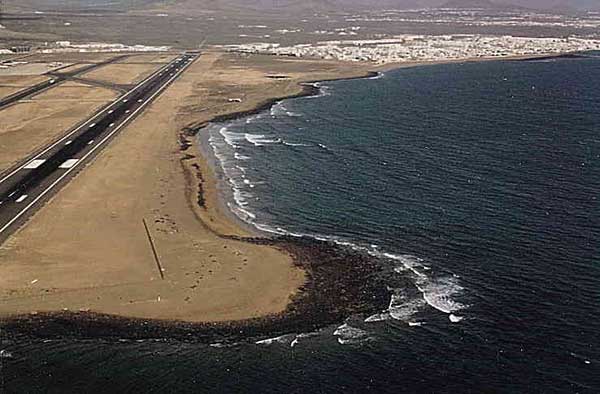 Varios vuelos sin poder aterrizar en Lanzarote por baja visibilidad Varios vuelos sin poder aterrizar en Lanzarote por baja visibilidad