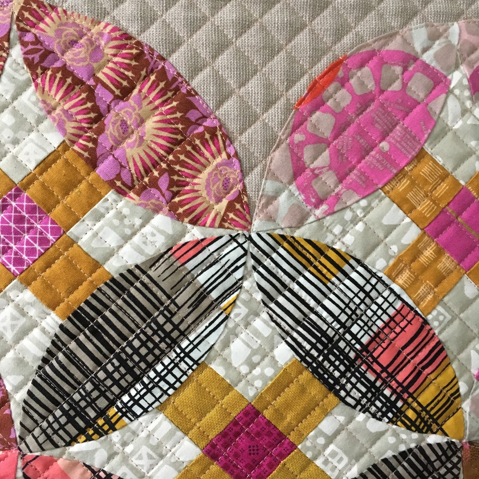 Crossed Orange Peel Mini Quilt / CHARM ABOUT YOU