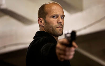 Biografi Jason Statham Biografi Jason Statham Biodata Nama : Jason Statham Nama Asli : Jason Michael Statham Tanggal Lahir : 12 September 1972 Tempat Lahir : Sydenham, London, Inggris, UK Tinggi Badan : 177.5 Kewarganegaraan : British Warna Rambut : Coklat Warna Mata : Hazel Biografi Jika pernah menonton film Hollywood seperti Transporter, The Italian Job, Mechanic, Death Race, ataupun The Expendables anda pasti mengenal sosok Jason Statham yang bermain dalam film-film laga tersebut. Artikel kali ini akan membahas tentang Biografi Jason Statham yang merupakan Aktor Hollywood yang lagi 'naik daun' di dunia perfilman mancanegara. Bernama lengkap Jason Michael Statham dilahirkan pada tanggal 12 Desember 1972 di Sydenham, Inggris. Jason Statham merupakan Aktor Hollywood yang berasal dari Inggris. Ia terlahir dari Ibu yang merupakan seorang penari ballroom dancer. Saat masih muda, Statham bersama ayah dan saudara laki-lakinya biasa jualan barang ilegal dari pasar gelap di jalanan kota London. Ia mulai bermain film sejak tahun 1998. Sejak masih kecil minat Jason Statham sebenarnya adalah olahraga. Saat masih bersekolah Jason Statham dikenal sebagai atlet dalam olahraga menyelam. Jason Statham ketika itu bahkan tercatat sebagai anggota National Diving Squad selama 12 tahun. Jason Statham juga seorang atlet senam dan beladiri. Statham mengakhiri karir atletnya