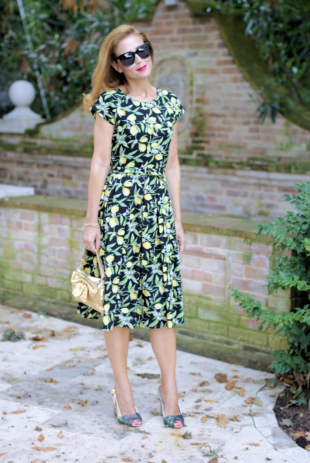 Lemon print dress for a ladylike outfit with Dolce & Gabbana style on Fashion and Cookies fashion blog, fashion blogger