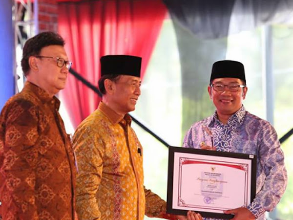 Penghargaan LPPD Bandung di Hari Otonomi Daerah 2017