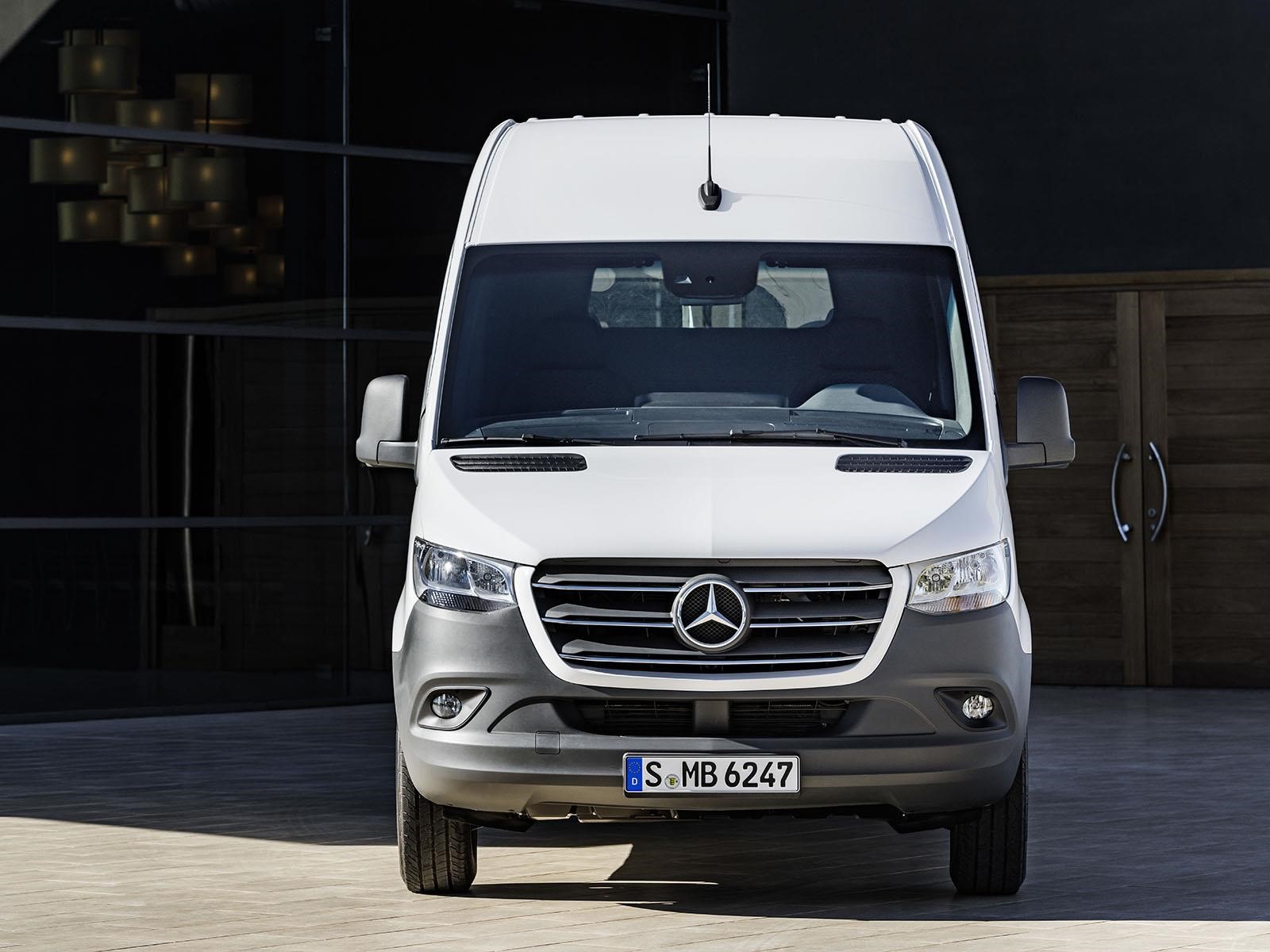 DIECIOCHO RUEDAS MERCEDES BENZ PRESENTÓ SU NUEVA GENERACIÓN SPRINTER