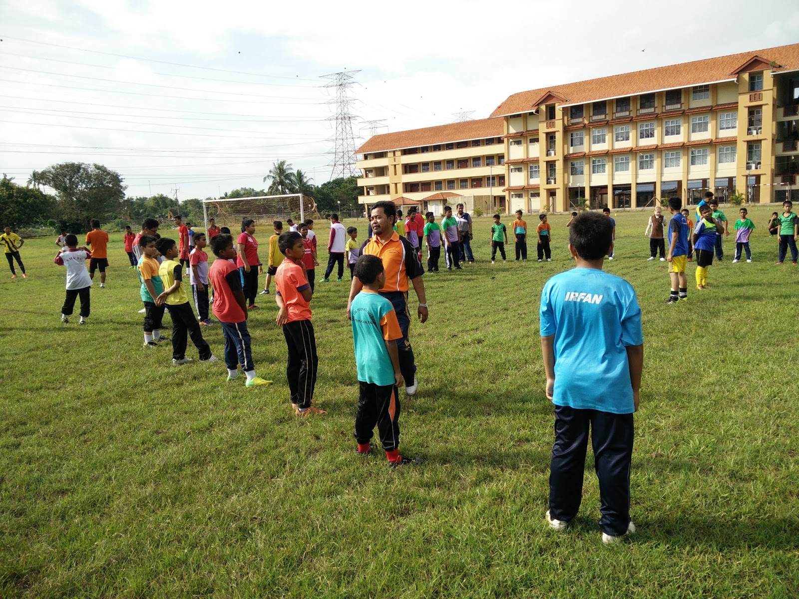 SEKOLAH KEBANGSAAN PERMATANG PAUH: KLINIK BOLASEPAK DAN SEPAKTAKRAW SMK