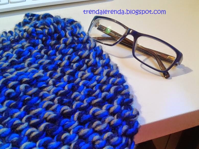 Gorro de lana o bufanda de lana... ¿qué será, qué será? Azul klein para el 2015 Gorro de lana o bufanda de lana... ¿qué será, qué será? Azul klein para el 2015