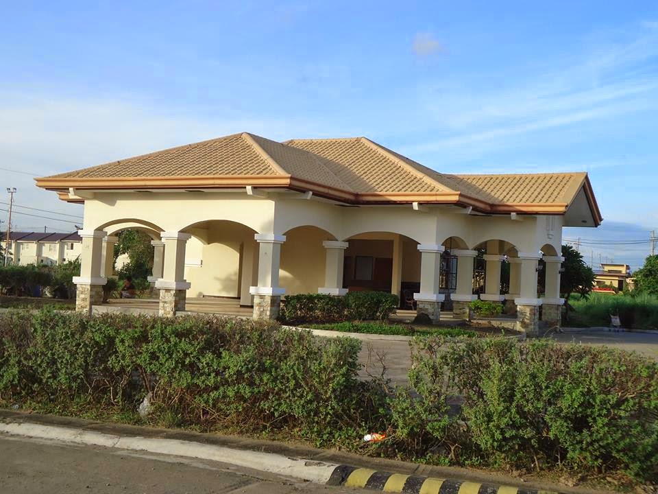 House and Condo for Sale 15k Lipat Agad House For Sale Deca Homes