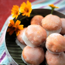 Flaky Sugar Glazed South Indian Doughnut Holes Spiced with Cardamom Saatu