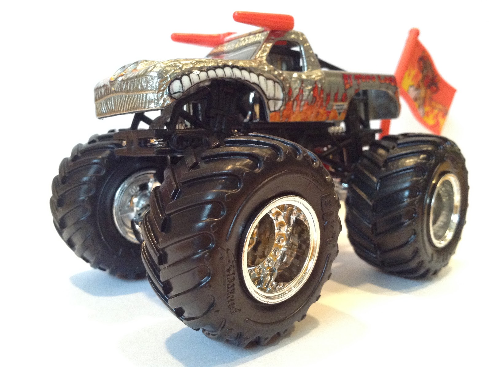 JULIAN'S HOT WHEELS BLOG El Toro Loco Monster Jam Truck (2017 Chrome)