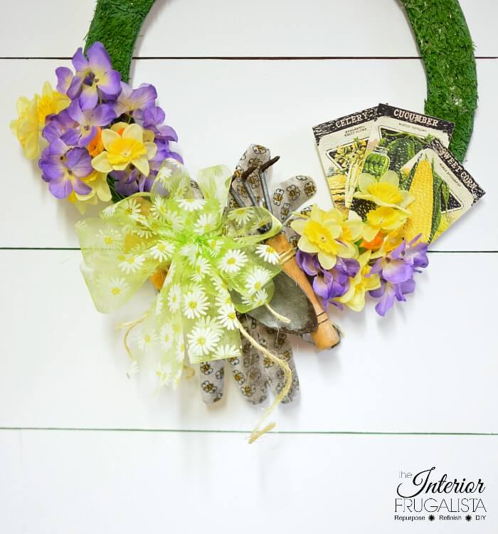 An easy DIY Garden Lovers' Wreath for Spring that won't break the bank and a fun dollar store craft that includes vintage seed packet printables.