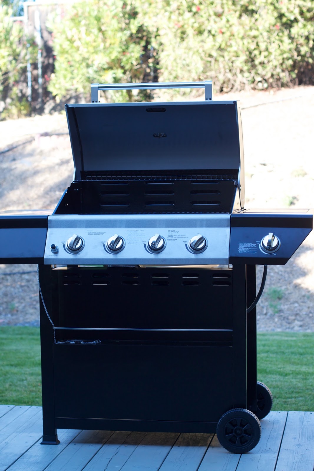 How To Use A Gas Grill (An Easy Guide)