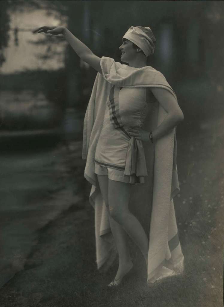 33 Interesting Vintage Photographs Capture Womens' Swimwears in the