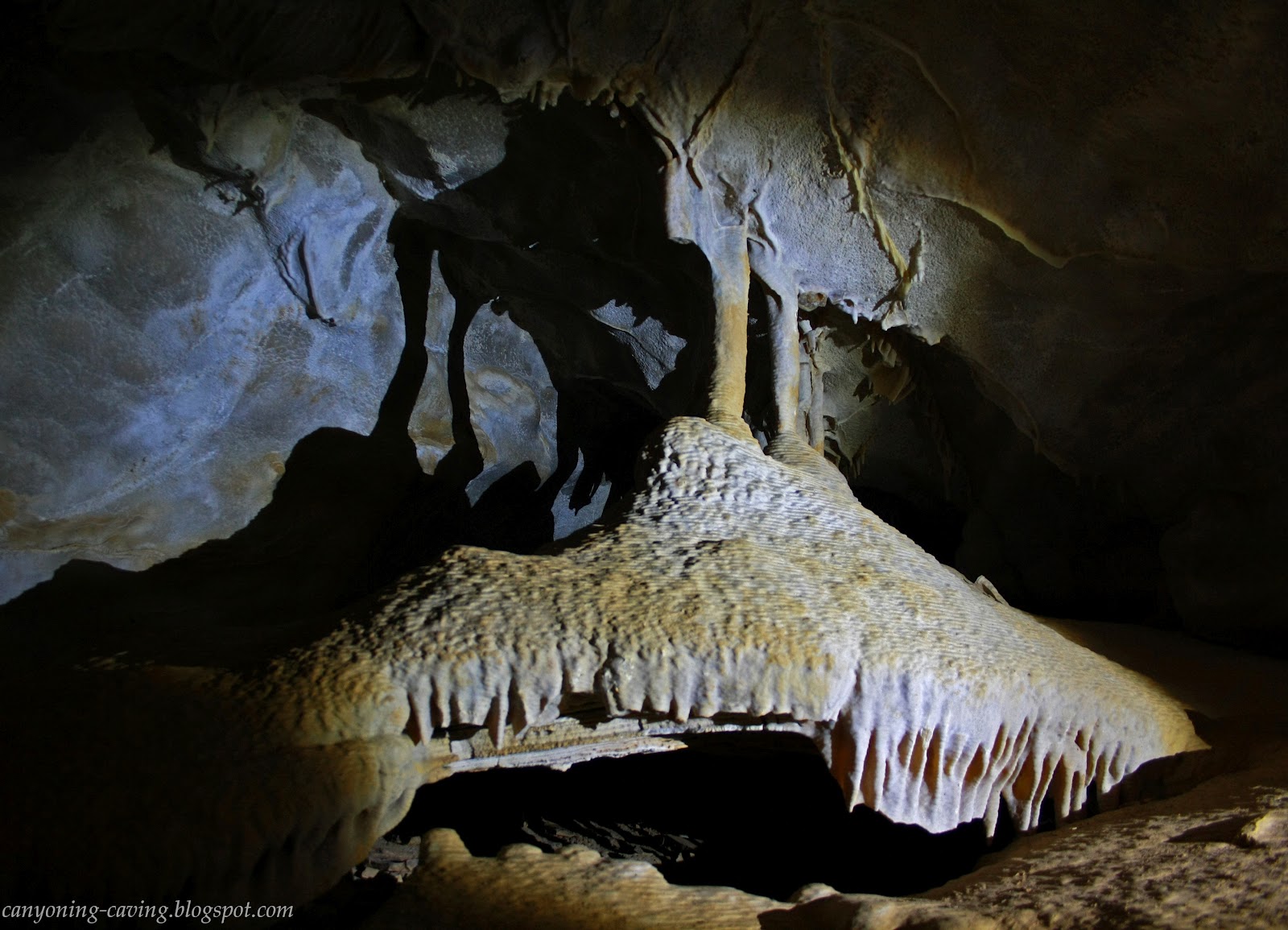 Canyoning - Caving: \u039c\u03b9\u03ba\u03c1\u03cc \u03c3\u03c0\u03ae\u03bb\u03b1\u03b9\u03bf \u0395\u03c0\u03c4\u03b1\u03bc\u03cd\u03bb\u03c9\u03bd, \u03a3\u03ad\u03c1\u03c1\u03b5\u03c2