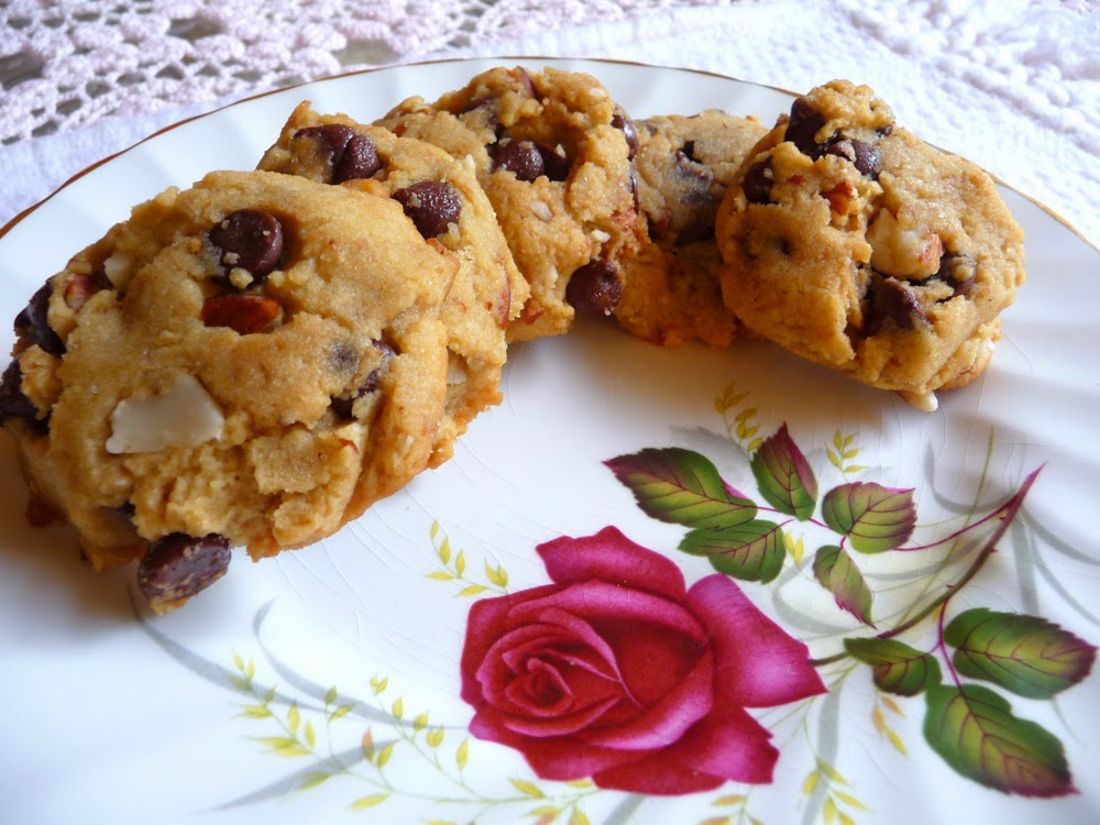 ALMOND CHOCOLATE CHIP COOKIES