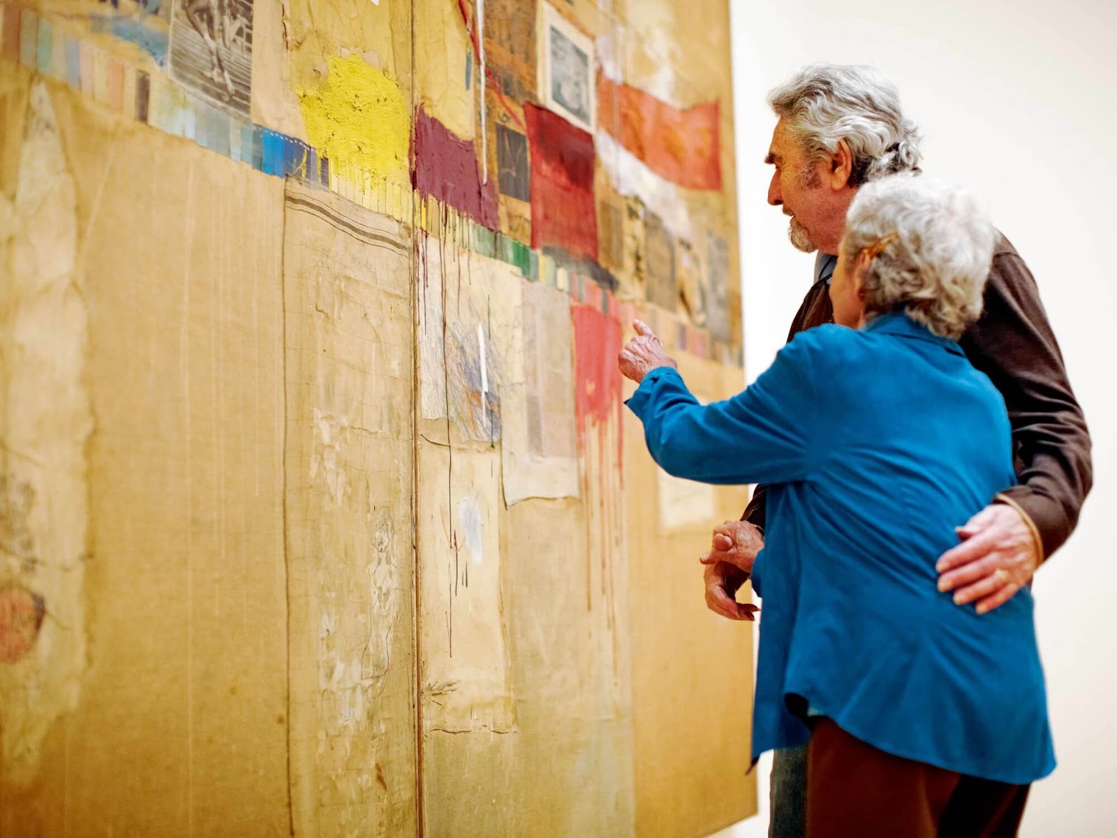 This Is Why It’s a Good Idea to Hang Art for People Living with