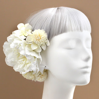 白小菊と芍薬の髪飾り_ウェディングヘッドドレスと花髪飾りairaka