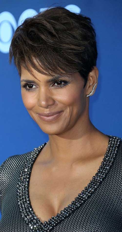 Amazing Halle Berry hairstyles over the years | Hairstylo