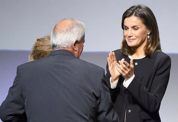 Queen Letizia wore Hugo Boss silk blouse, Caolina Herrera jacket and, Mango Prince of Wales trousers and pearl earrings