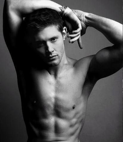 Shirtless Gazing : Jensen Ackles