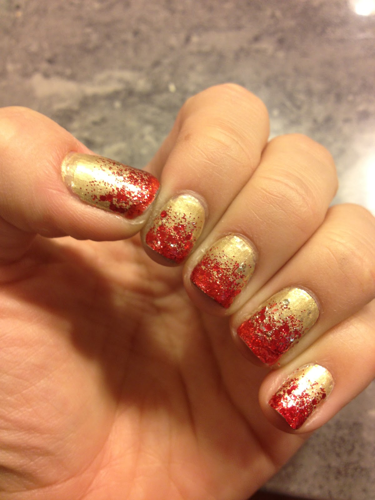 It's because I think too much: Red & Gold Glitter Gradient Manicure