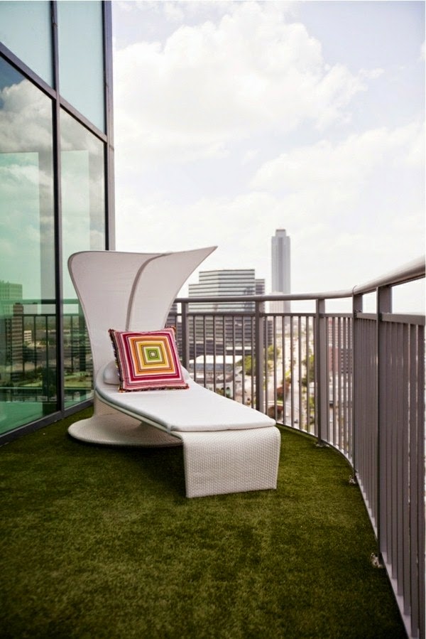 Artificial grass for a balcony, terrace or garden &#8211; great examples!