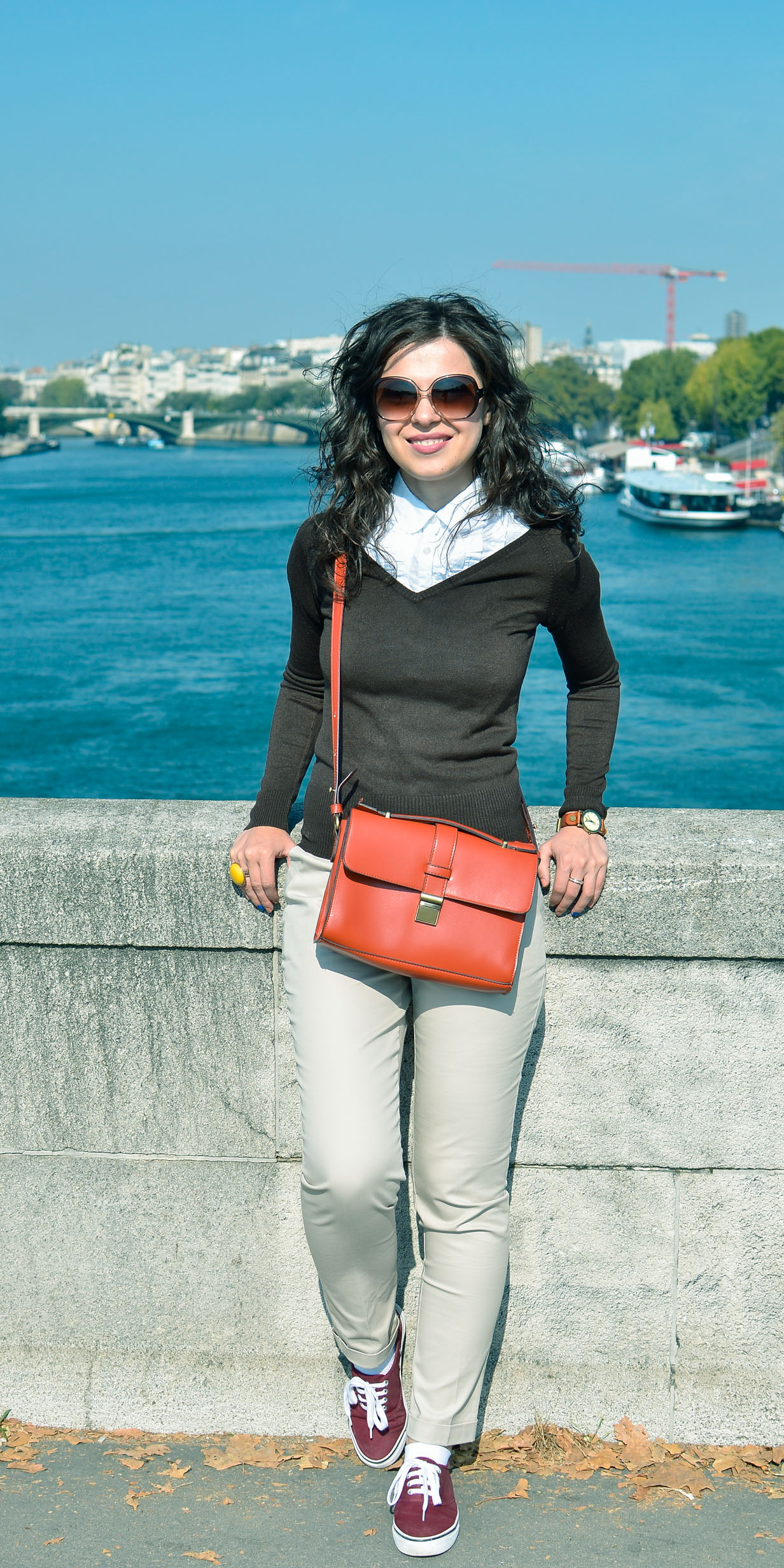 paris nude pants blue jacket koton burgundy sneakers h&m orange bag the bag shop Eiffel tower moulin rouge monmartre v neck brown sweater