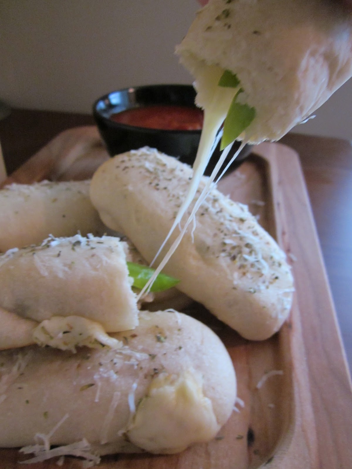 Sunday Snackday Stuffed Pizza Breadsticks