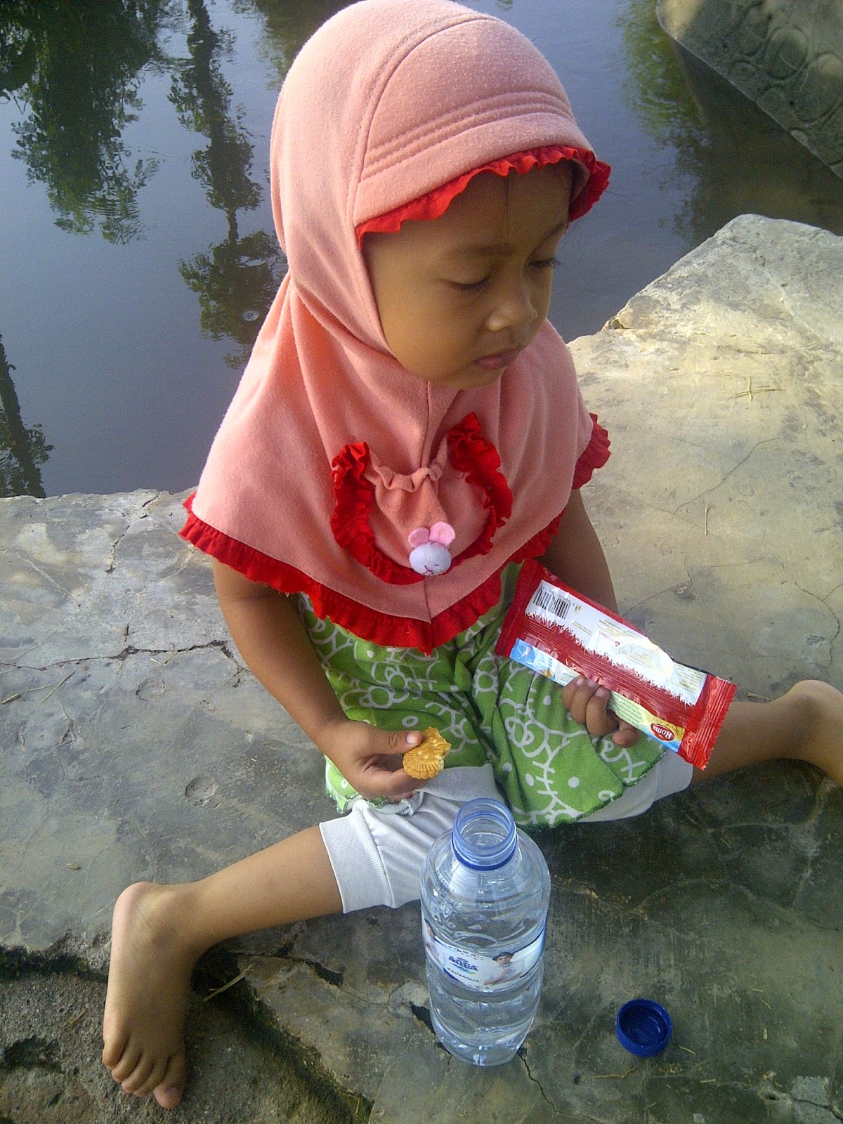 Foto Anak Balita Berjilbab - Download Foto