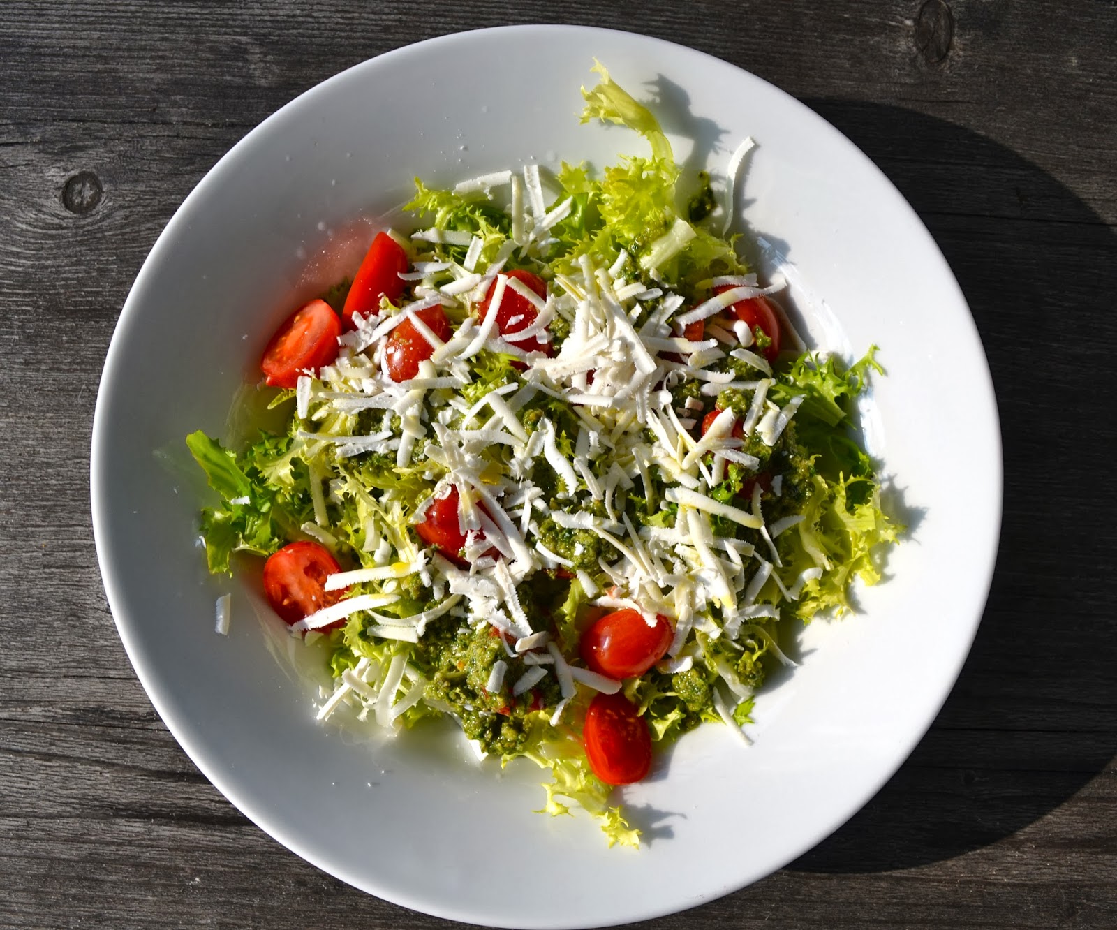 clubzimmer Salat mit Salsa Verde & Ricotta Salata