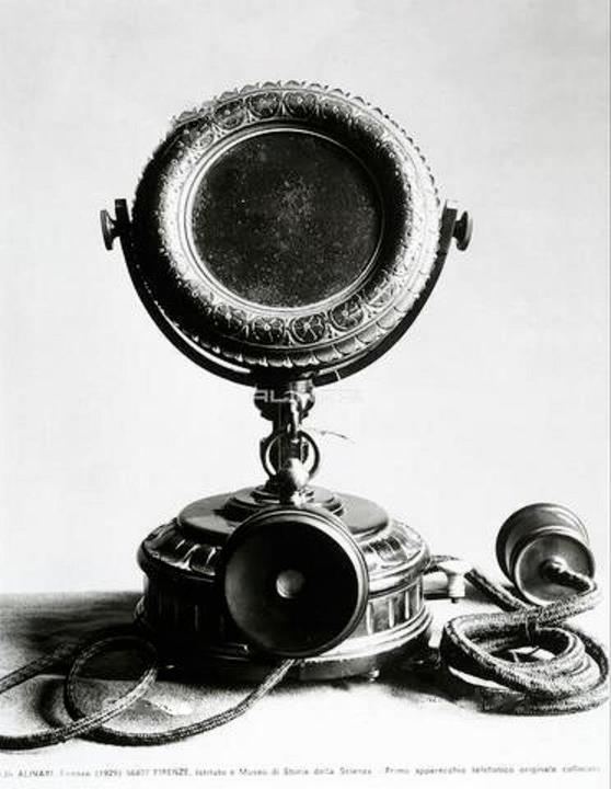 Lucia Gangale IL PRIMO TELEFONO DELLA STORIA Lucia Gangale IL PRIMO TELEFONO DELLA STORIA
