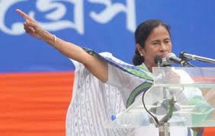 চতুর্থ দফার ভোটের স্লগ ওভারে রাজনৈতিক প্রচারে চার ছয়ের বন্যা, বর্ধমানে মমতা, আমিত শাহ দ্বৈরথ