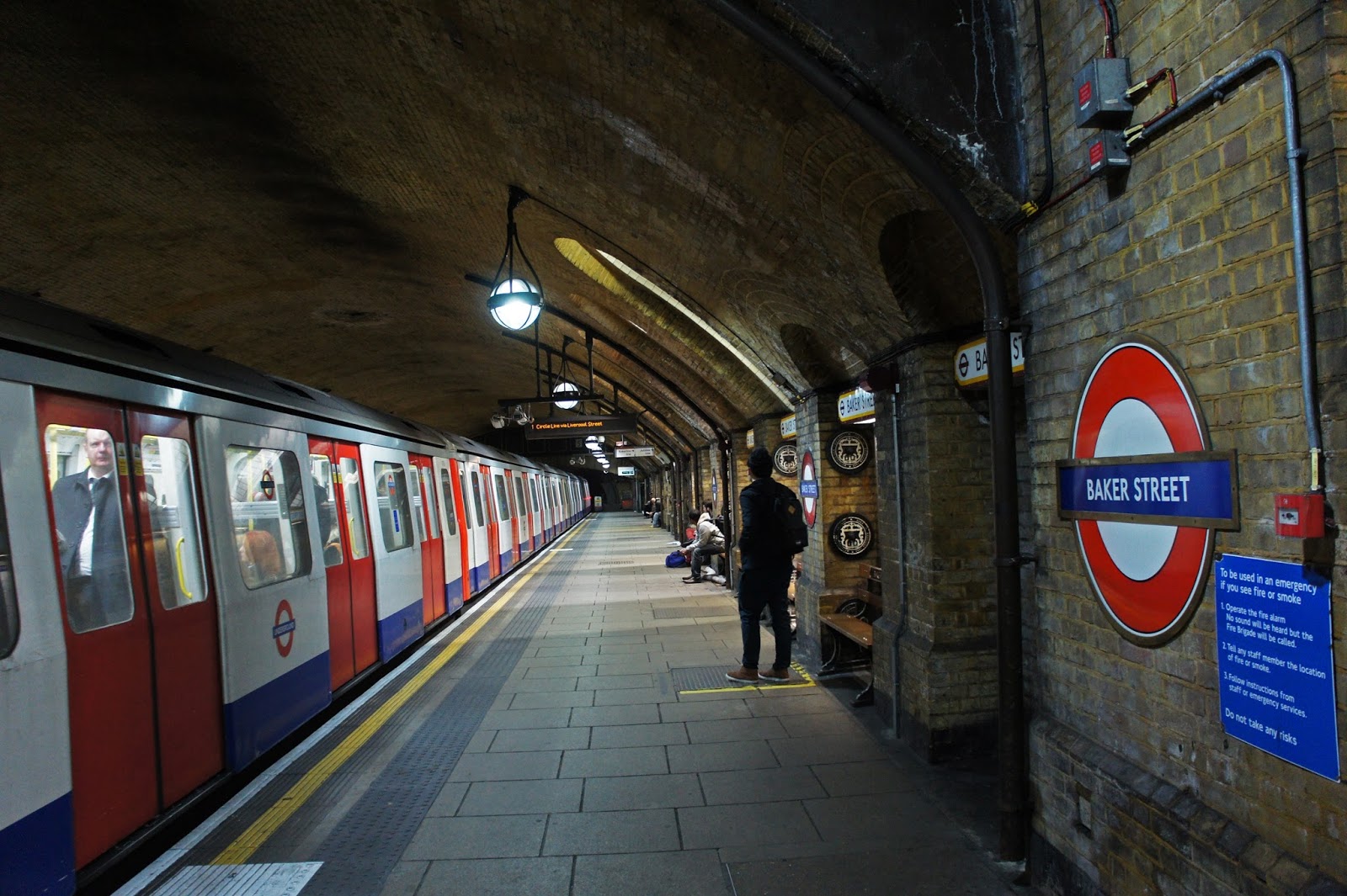 Метро бейкер стрит в лондоне