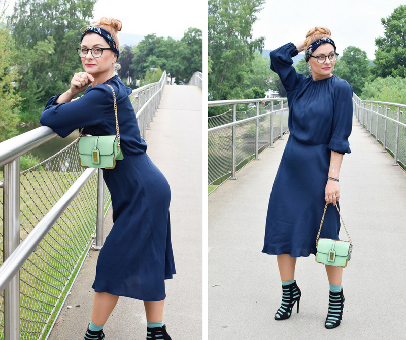 Das Perfekte Kleid Ist Von H M Dunkelblaues Midikleid Mit Langen Armeln Outfit Die Edelfabrik Der U40 Blog Fur Mode Beauty Reise Und Lifestyle Fur Frauen Ab 30 Und Ab 40